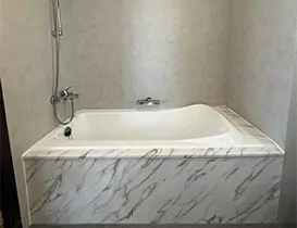 Dubai-Marina-Bathroom-with-Bathtub